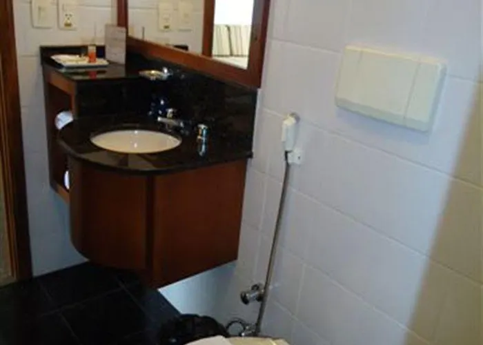 Hotel Collins Trade 3*