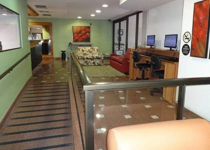 Hotel Collins Trade 3*