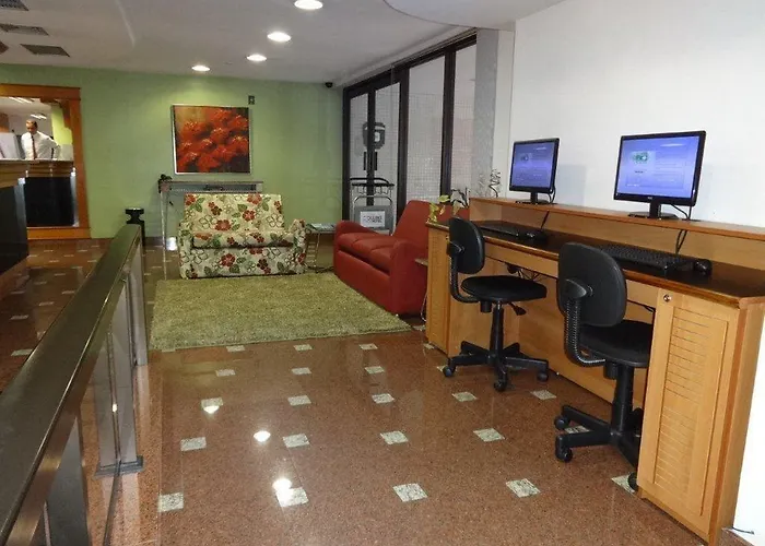 Hotel Collins Trade 3*