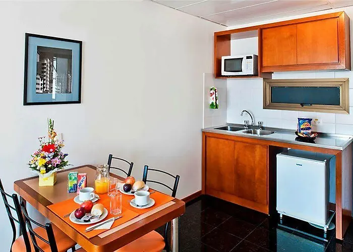 Hotel Collins Trade 3*
